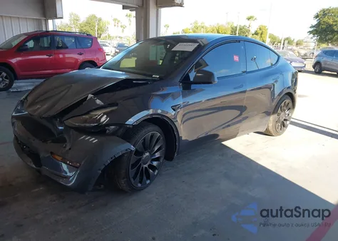 2022 Tesla Model Y Performance Dual Motor All-Wheel Drive z USA, uszkodzony, nr VIN 7SAYGDEF1NF463697